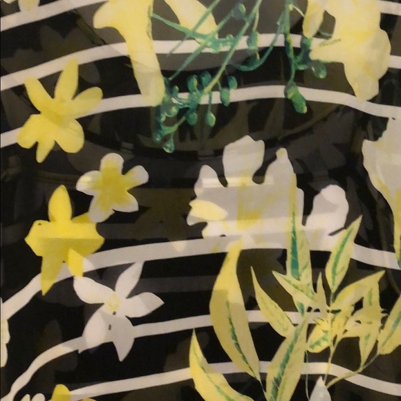 Black white and yellow short sleeve top - Picture 4 of 4